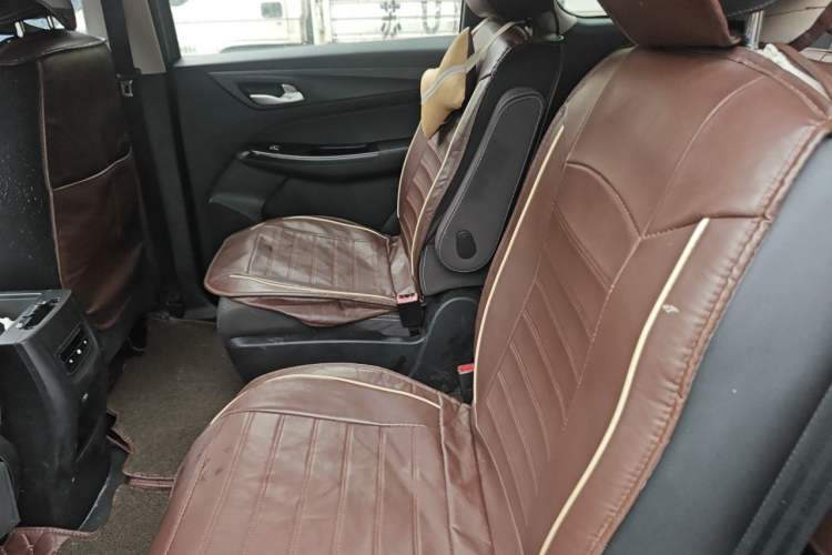 Used Baojun 730 2019 1.5L Manual Fashion Model 7-seater China VI Left Rear Seat