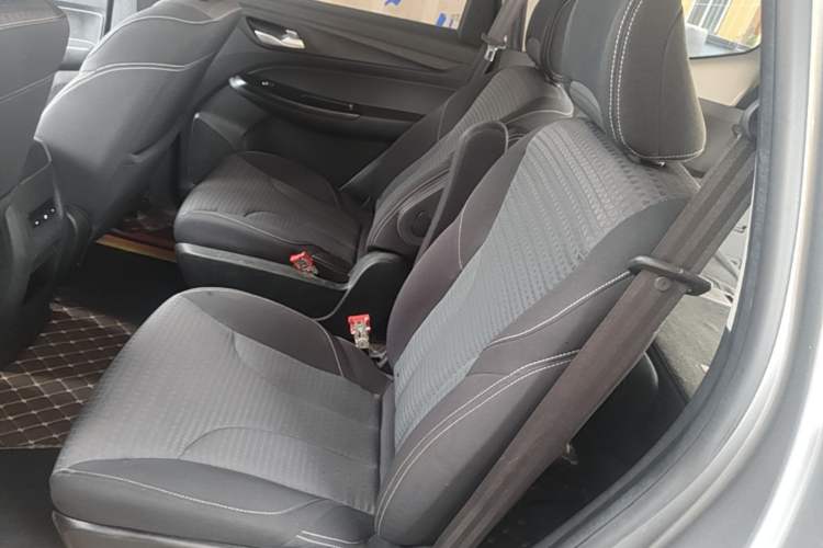 Used Baojun 730 2019 1.5T Manual Fashion Model 7-seater National V Left Rear Seat