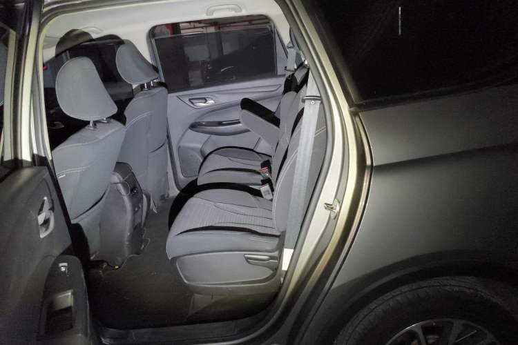 Used Baojun 730 2019 1.5L Manual Fashion Model 7-seater China VI Left Rear Seat