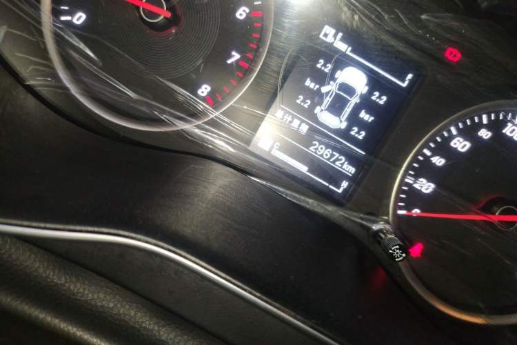 Used Baojun 730 2019 1.5L Manual Fashion Model 7-seater China VI Odometer Close Up