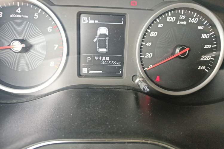 Used Baojun 730 2019 1.5T CVT Fashion Model 7 Seats China VI Emission Standard Odometer Close Up
