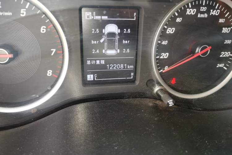 Used Baojun 730 2019 1.5L Manual Fashion Model 7-seater National V Odometer Close Up