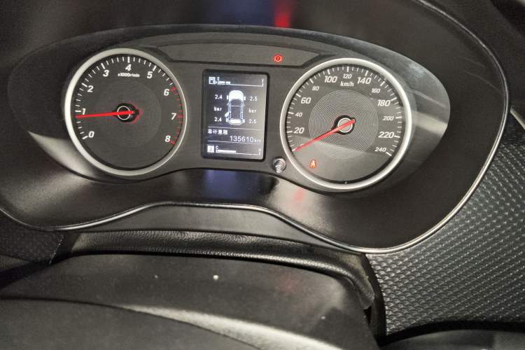 Used Baojun 730 2019 1.5L Manual Fashion Model 7-seater China VI Odometer Close Up