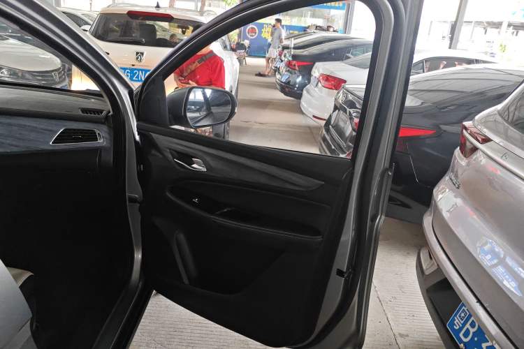 Used Baojun 730 2019 1.5T CVT Flagship Model 7 Seats China VI Emission Standard Right Front Door Interior