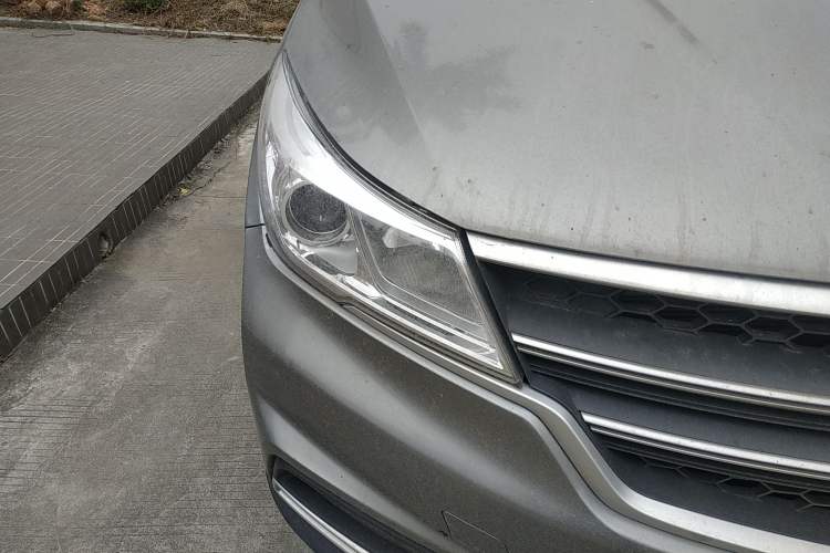Used Baojun 730 2019 1.5T Manual Fashion Model 7-seater National V Right Front Headlight