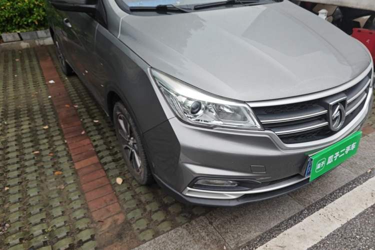 Used Baojun 730 2019 1.5L Manual Fashion Model 7-seater China VI Right Front Headlight