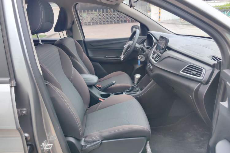 Used Baojun 730 2019 1.5T CVT Fashion Model 7 Seats China VI Emission Standard Right Front Seat