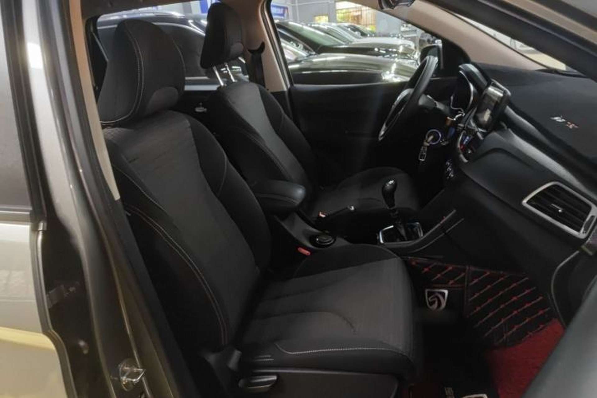 Used Baojun 730 2019 1.5L Manual Fashion Model 7-seater China VI Right Front Seat