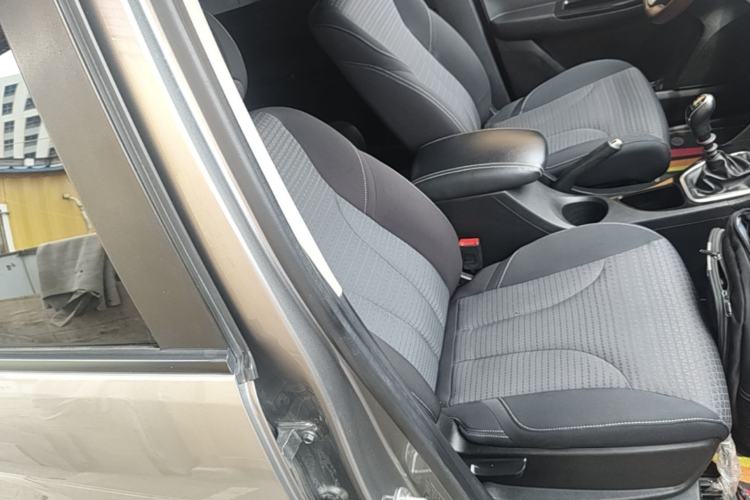 Used Baojun 730 2019 1.5T Manual Fashion Model 7-seater National V Right Front Seat