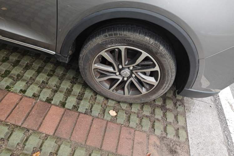 Used Baojun 730 2019 1.5L Manual Fashion Model 7-seater China VI Right Front Wheel Hub