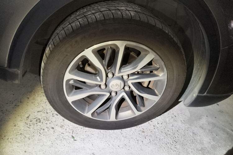 Used Baojun 730 2019 1.5L Manual Fashion Model 7-seater China VI Right Front Wheel Hub