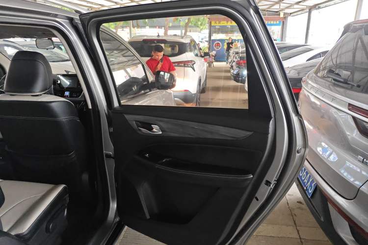 Used Baojun 730 2019 1.5T CVT Flagship Model 7 Seats China VI Emission Standard Right Rear Door Interior