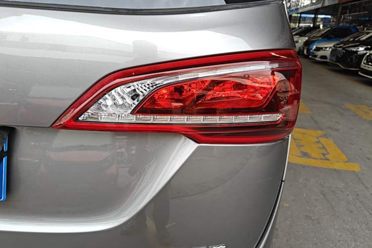Used Baojun 730 2019 1.5L Manual Fashion Model 7-seater National V Right Rear Taillight