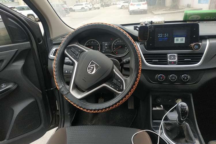 Used Baojun 730 2019 1.5T Manual Fashion Model 7-seater National V Steering Wheel
