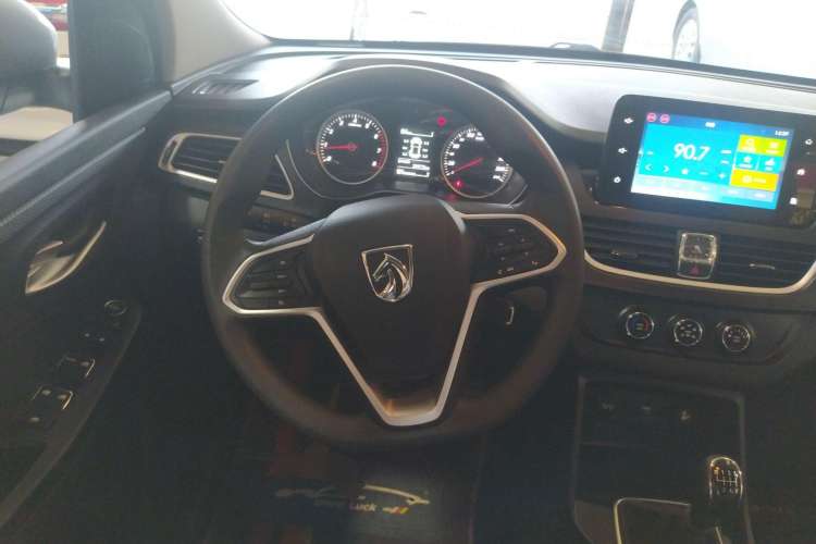Used Baojun 730 2019 1.5L Manual Fashion Model 7-seater China VI Steering Wheel