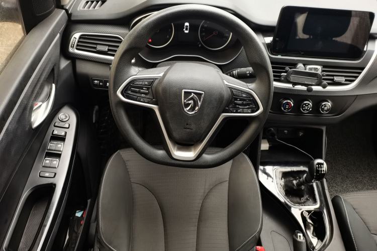 Used Baojun 730 2019 1.5L Manual Fashion Model 7-seater China VI Steering Wheel