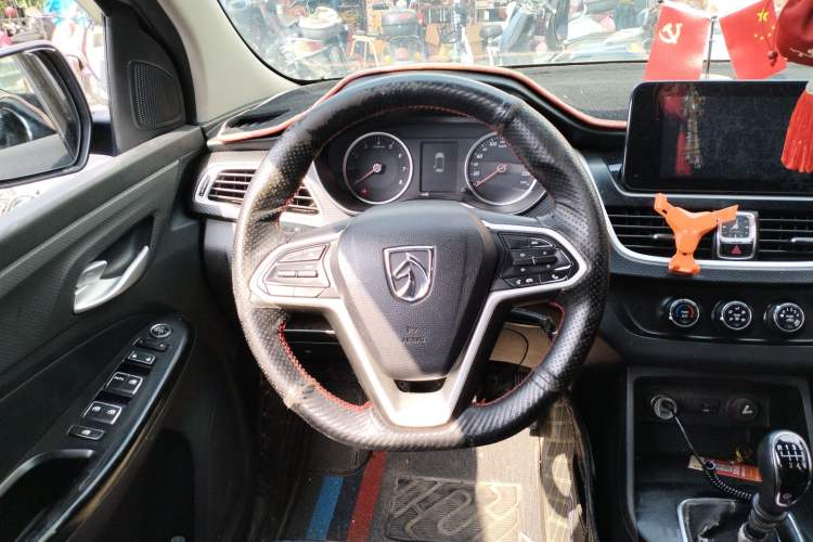 Used Baojun 730 2019 1.5L Manual Fashion Model 7-seater China VI Steering Wheel