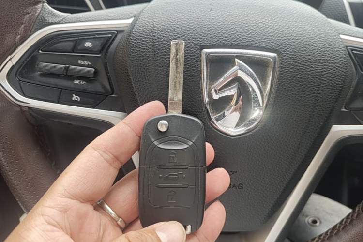 Used Baojun 730 2019 1.5T Manual Fashion Model 7-seater National V Vehicle Key