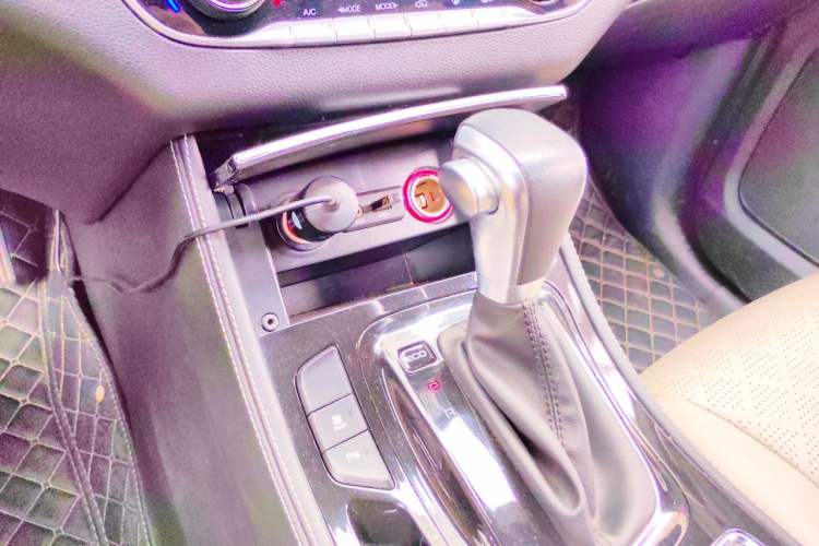 Used Baojun 730 2019 1.5T CVT Flagship Model 7 Seats China VI Emission Standard Gear Lever