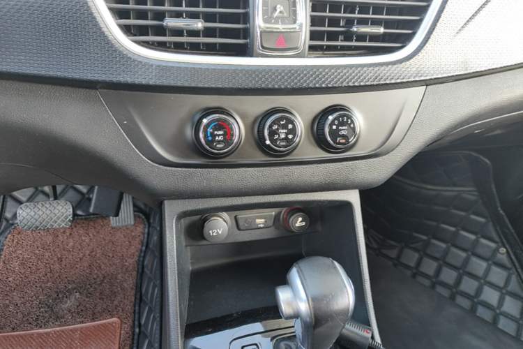 Used Baojun 730 2019 1.5T CVT Fashion Model 7 Seats China VI Emission Standard Audio And AC Panel