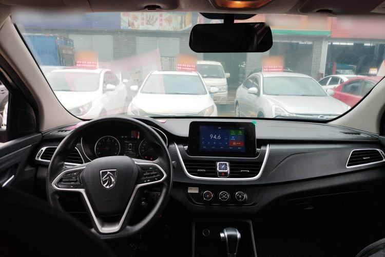 Used Baojun 730 2019 1.5T CVT Fashion Model 7 Seats China V Emission Standard Center Console