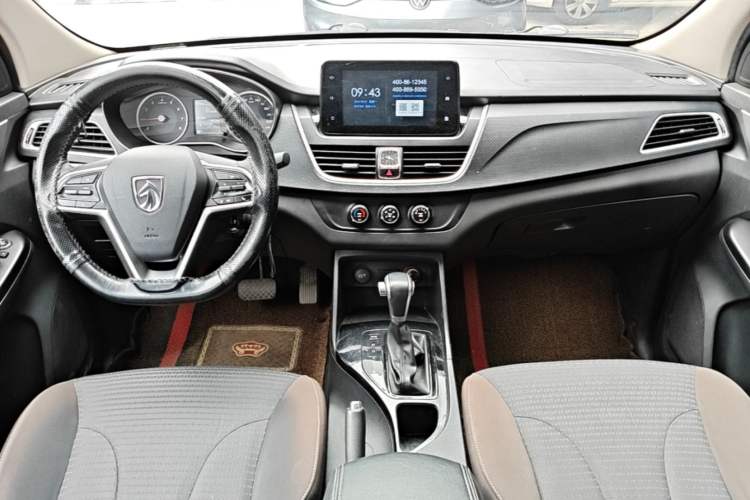 Used Baojun 730 2019 1.5T CVT Fashion Model 7 Seats China VI Emission Standard Center Console