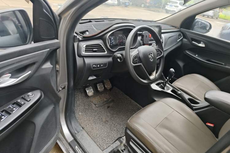 Used Baojun 730 2019 1.5L Manual Fashion Model 7-seater China VI Driver Seat