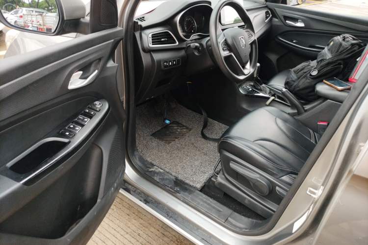 Used Baojun 730 2019 1.5T CVT Fashion Model 7 Seats China V Emission Standard Driver Seat
