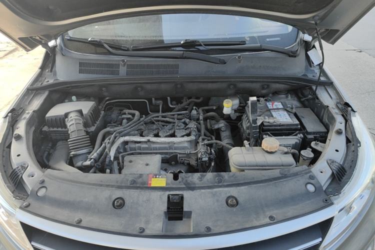 Used Baojun 730 2019 1.5T CVT Fashion Model 7 Seats China VI Emission Standard Engine Bay