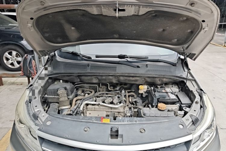 Used Baojun 730 2019 1.5T CVT Fashion Model 7 Seats China VI Emission Standard Engine Bay
