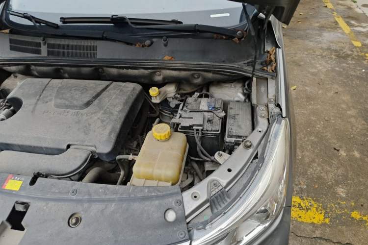 Used Baojun 730 2019 1.5L Manual Fashion Model 7-seater China VI Engine Bay Left