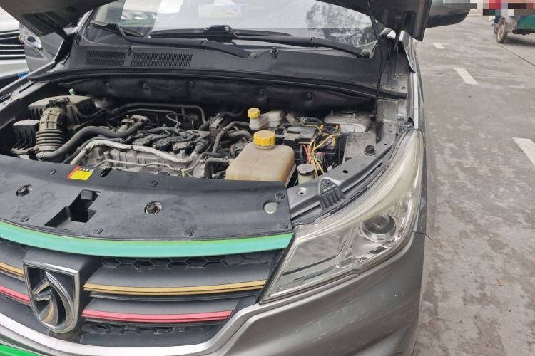 Used Baojun 730 2019 1.5T Manual Fashion Model 7-seater National V Engine Bay Left