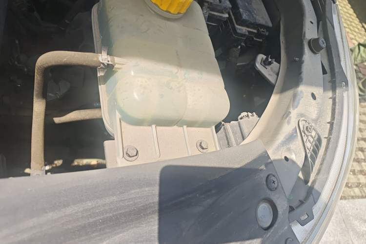 Used Baojun 730 2019 1.5L Manual Fashion Model 7-seater China VI Engine Bay Left