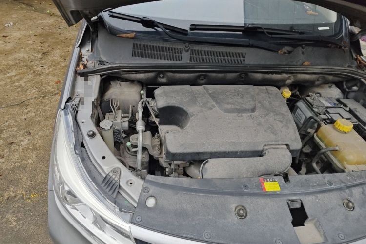 Used Baojun 730 2019 1.5L Manual Fashion Model 7-seater China VI Engine Bay Right