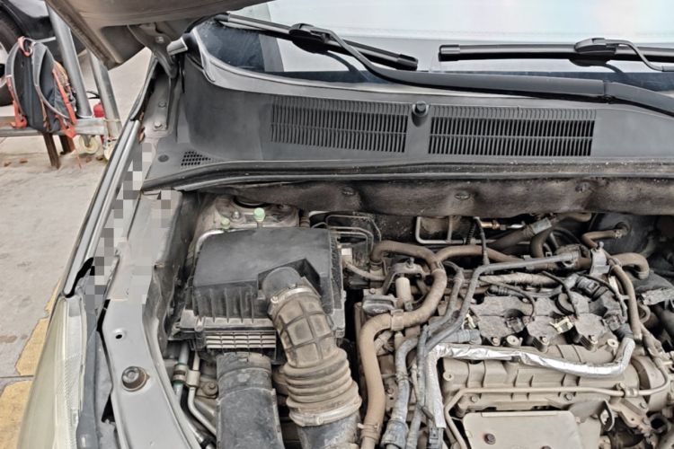Used Baojun 730 2019 1.5T CVT Fashion Model 7 Seats China VI Emission Standard Engine Bay Right