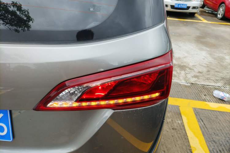 Used Baojun 730 2019 1.5T CVT Fashion Model 7 Seats China V Emission Standard Exterior 2