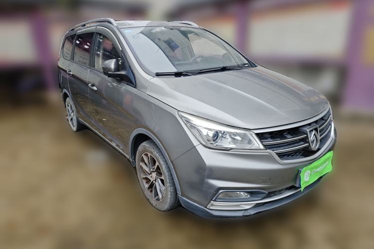 Used Baojun 730 2019 1.5L Manual Fashion Model 7-seater China VI Front Right 45 Deg