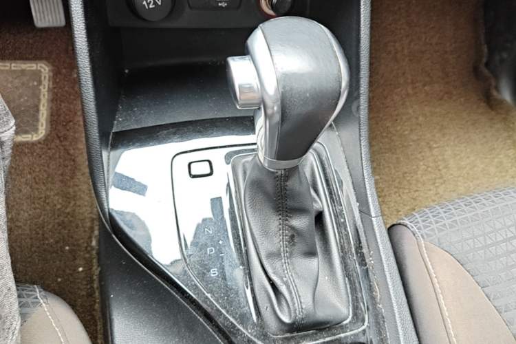Used Baojun 730 2019 1.5T CVT Fashion Model 7 Seats China VI Emission Standard Gear Lever