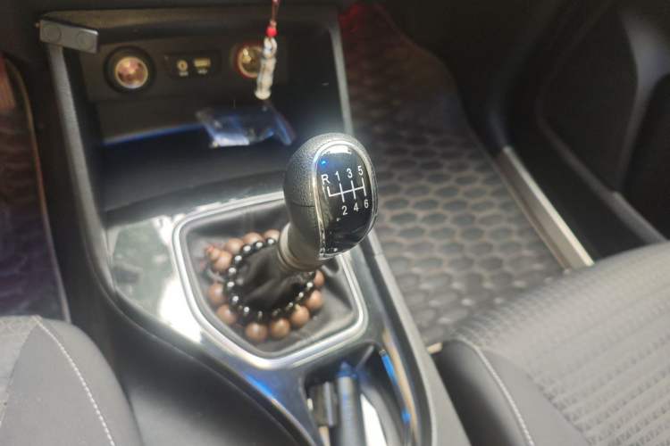 Used Baojun 730 2019 1.5T Manual Fashion Model 7-seater National V Gear Lever