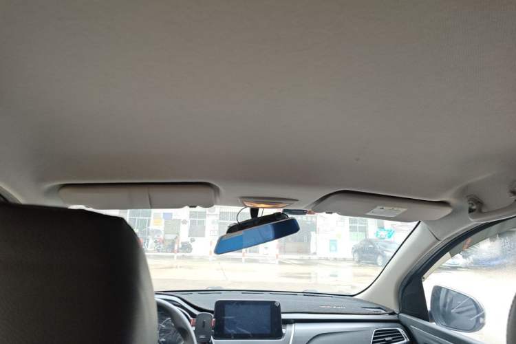 Used Baojun 730 2019 1.5L Manual Fashion Model 7-seater China VI Headliner
