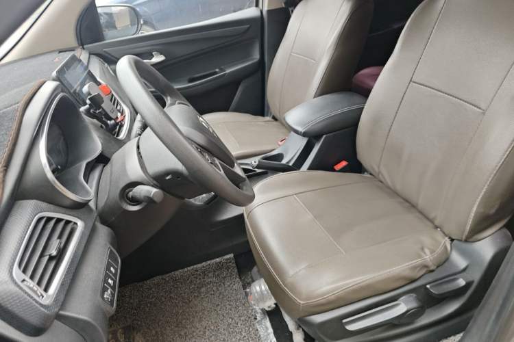 Used Baojun 730 2019 1.5L Manual Fashion Model 7-seater China VI Left Front Seat