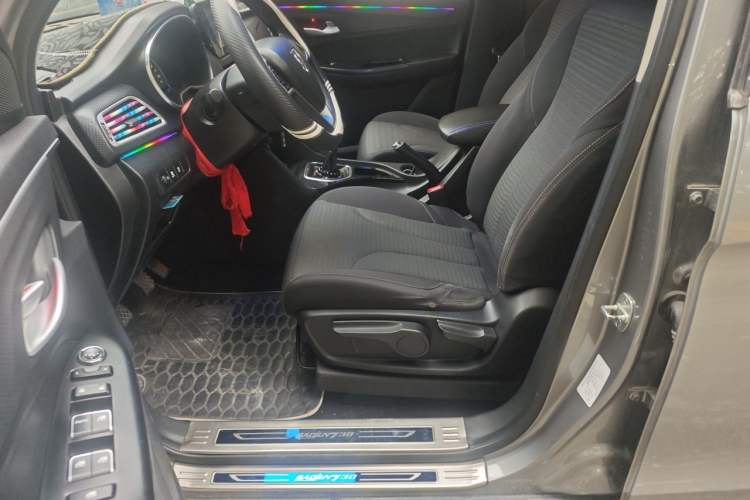 Used Baojun 730 2019 1.5T Manual Fashion Model 7-seater National V Left Front Seat