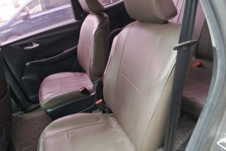 Used Baojun 730 2019 1.5L Manual Fashion Model 7-seater China VI Left Rear Seat