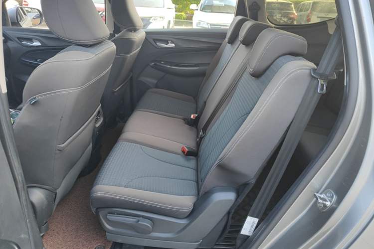Used Baojun 730 2019 1.5T CVT Fashion Model 7 Seats China VI Emission Standard Left Rear Seat