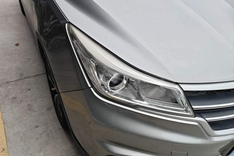 Used Baojun 730 2019 1.5T CVT Fashion Model 7 Seats China VI Emission Standard Right Front Headlight