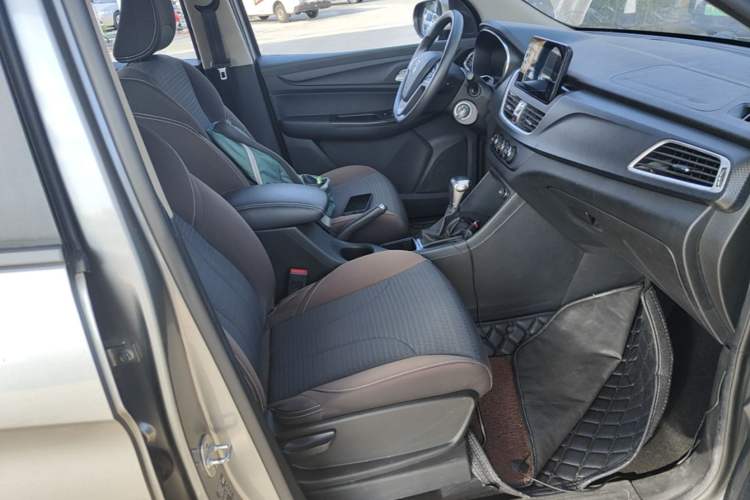 Used Baojun 730 2019 1.5T CVT Fashion Model 7 Seats China VI Emission Standard Right Front Seat