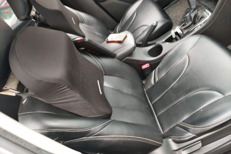 Used Baojun 730 2019 1.5T CVT Fashion Model 7 Seats China V Emission Standard Right Front Seat