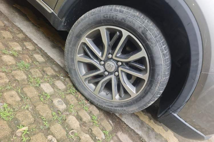 Used Baojun 730 2019 1.5T Manual Fashion Model 7-seater National V Right Front Wheel Hub