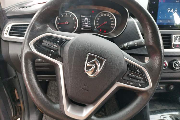 Used Baojun 730 2019 1.5T CVT Fashion Model 7 Seats China V Emission Standard Steering Wheel