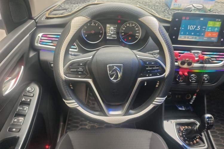 Used Baojun 730 2019 1.5T Manual Fashion Model 7-seater National V Steering Wheel